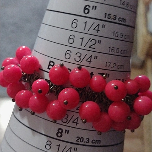 J. CREW HOT VIBRANT PINK GLASS BEADED CHA CHA DANGLING STRETCH BRACELET - Picture 8 of 9